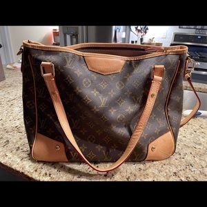 Louis Vuitton V1120 Crossbody Like New